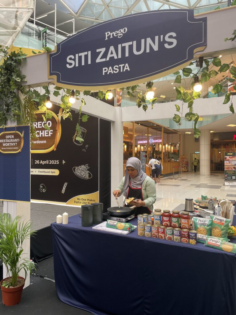Siti Zaitun, one of the two finalists, prepared her own take on the cream-based pasta during the final round.