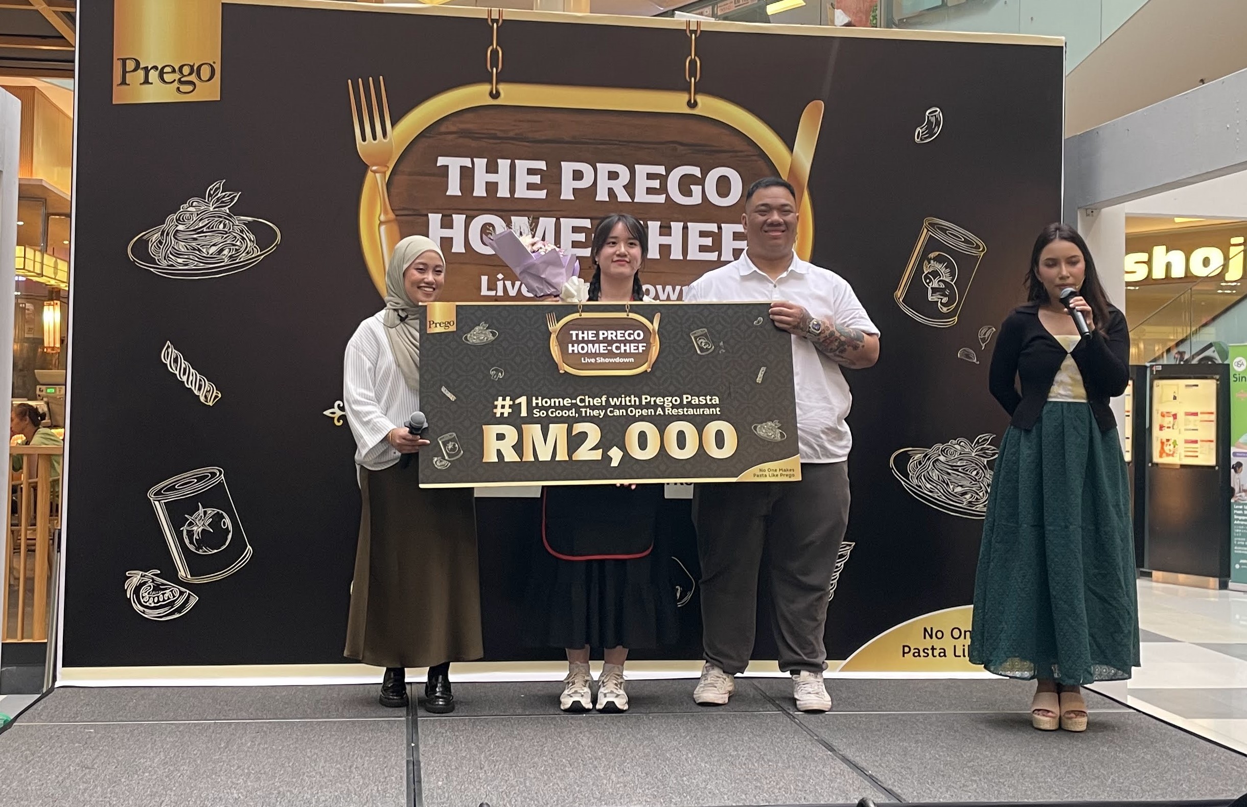 Jeanette (second from left), flanked by the judges, was crowned the first Prego Home Chef Champion.